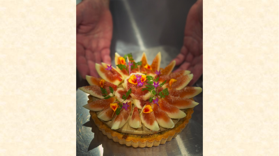 旬のいちじくをたっぷり使ったタルト🧁